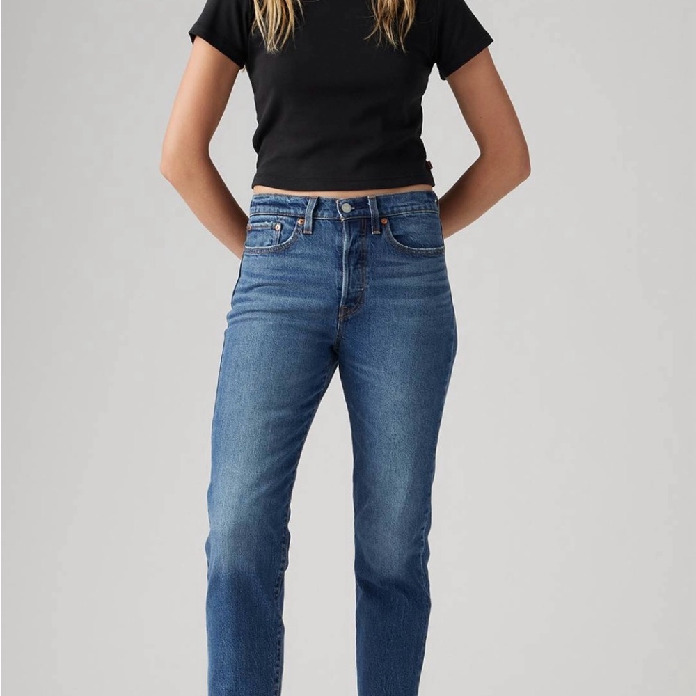 Levi’s Wedgie Straight in medium blue, NWOT